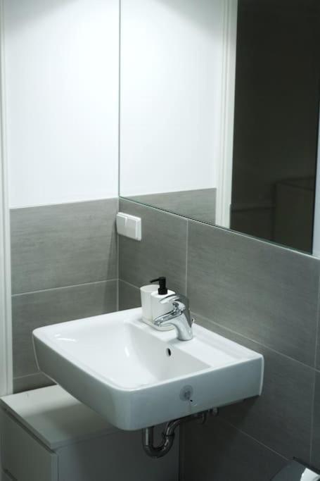 Central, Cozy & Beautiful Designed 2-Rooms Apt. Near River Berlin Exterior foto